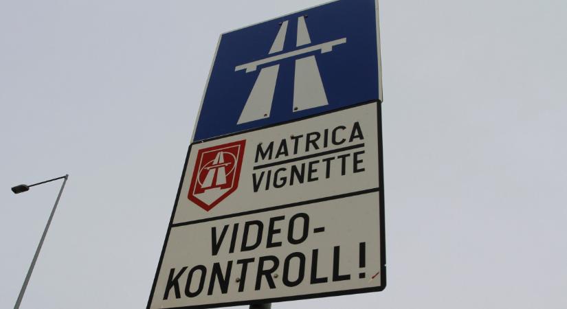 Tíz kilométert hajtott a forgalommal szemben egy kamionos az M30-ason