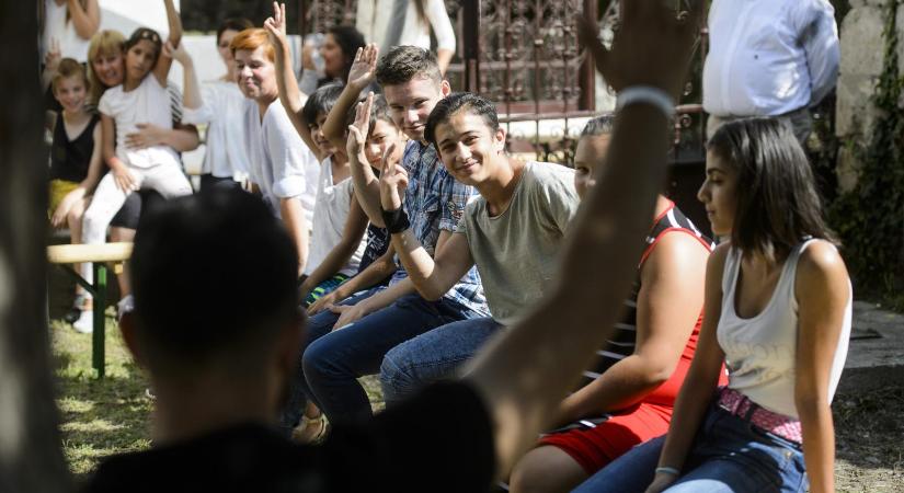 12 férőhely, 27 gyerek: zsúfolásig tele van a szolnoki befogadó otthon, a kormányhivatal szólt, hogy többen már nem mehetnek
