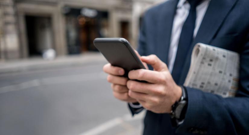 Nem véletlenül nyúlt a telefonjához: ez a furcsa látvány sokkolta a szolnoki járókelőt