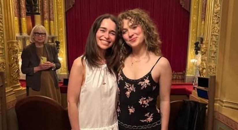 Daenerys Targaryen kiruccant a Hét Királyságból, és a Magyar Állami Operaházba látogatott