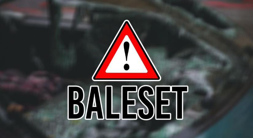 Árokba, majd fának csapódott egy személygépkocsi Nyírbogdány közelében!