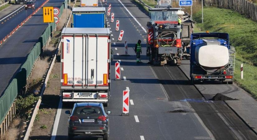 Torlódások és sávlezárások az M3-ason, több szakaszon is lassul a forgalom