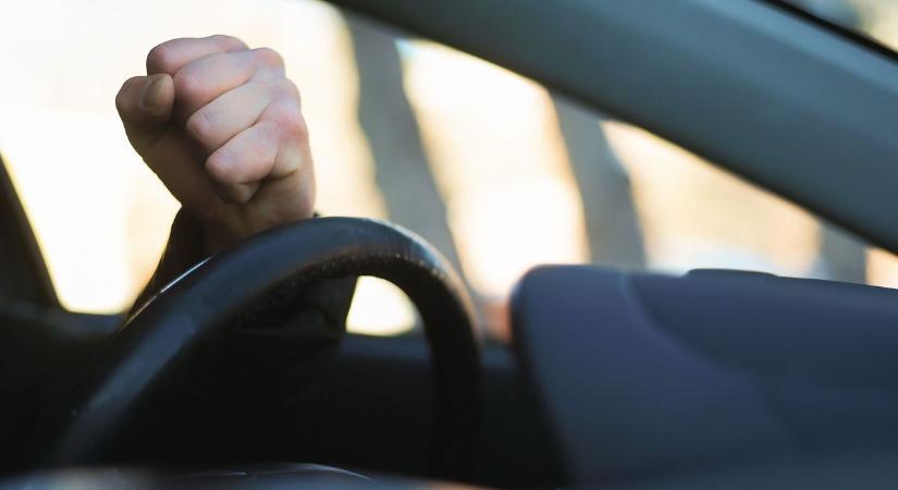 Ittasan vezetett és árokba hajtott a vasi sofőr