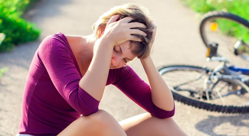 Bevertem a fejem. Agyrázkódásom lehet? – ezekből a tünetekből ismerhető fel a baj