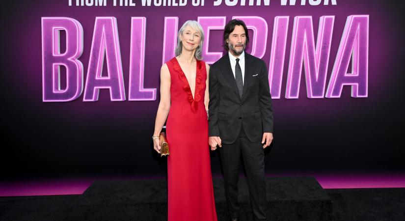 Keanu Reeves és barátnője imádta egymást a vörös szőnyegen, de sokan kiszúrtak egy részletet