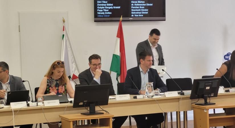 Rendkívüli ülés: Baranyi Krisztina megbékélést kért Karácsony Gergelytől és Vitézy Dávidtól