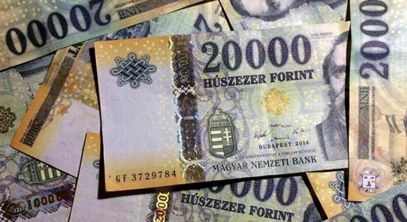 Júniusban alig mozdultak a hitelkamatok, de az alacsony jövedelműeknek rossz hírünk van