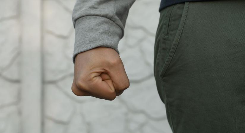 Ötezer forintért majdnem megölte rokonát a bedrogozott férfi