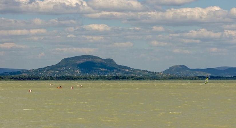 Gyorsabban melegszik, mint valaha: a Balaton kritikus ponthoz közelít