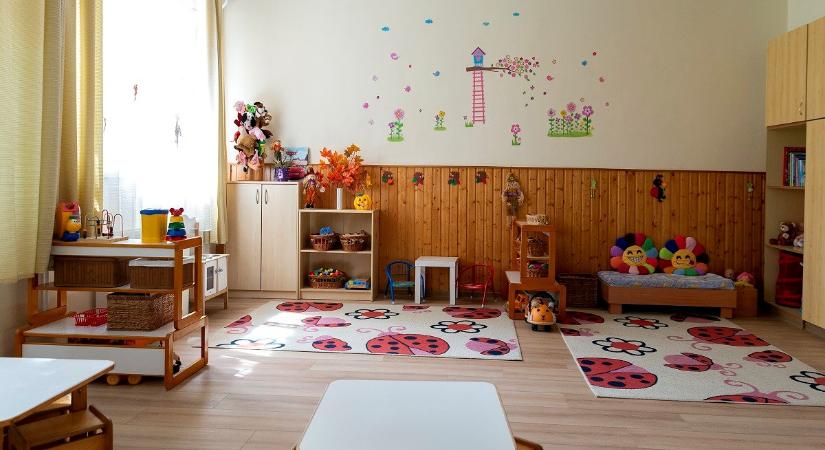 Magyar Péter fizette ki a bírságot, amit az óvodabezárások ellen tiltakozó soproni anyukákra szabtak ki