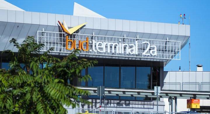 Káoszt okozhat a sztrájk a Budapest Airportnál, nyaralók tömegeit érinti