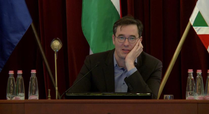 “10 perc szenvedésről” ír Szentkirályi – Karácsony kiakadt a Szerencsejáték Zrt.-módosítás miatt