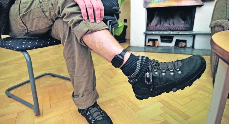 Kiütött egy kötözködő „ćacit”, egy év házi őrizetre ítélték
