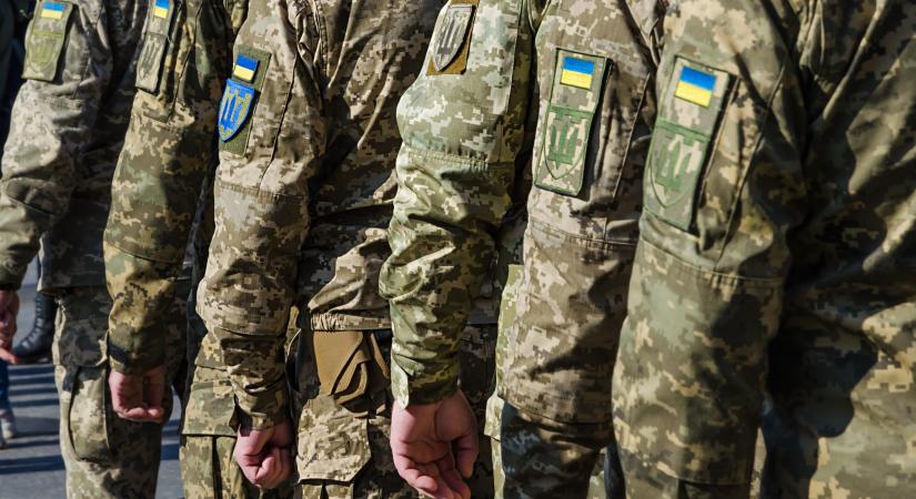 Jelentősen átszervezte Zelenszkij az ukrán hadsereg vezetését