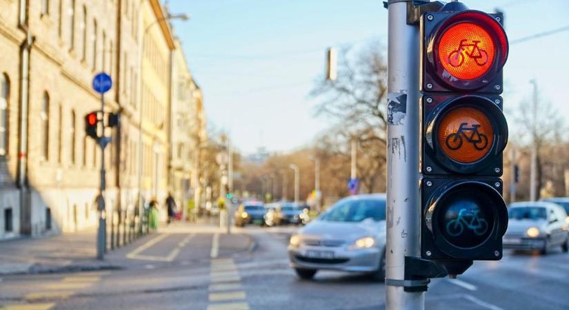 Jön az új KRESZ: Jogosítvány kell a bringásoknak is?