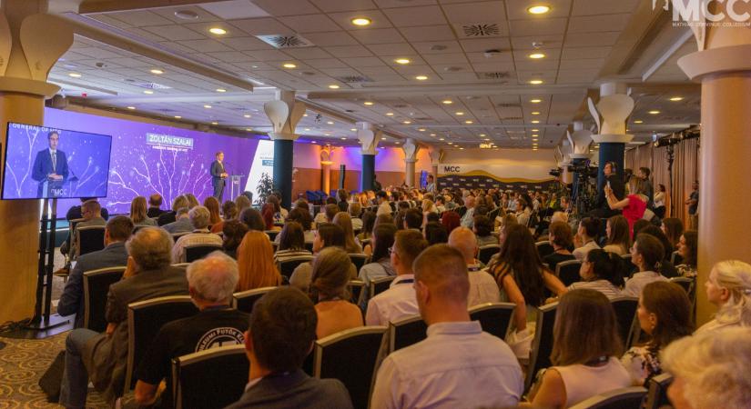 MCC Summit 2025: az oktatástechnológia lehetőségei és veszélyei