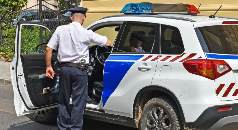 Botrány: Bilincsbe zárva vezették el a rendőrök a TikTok sztárt