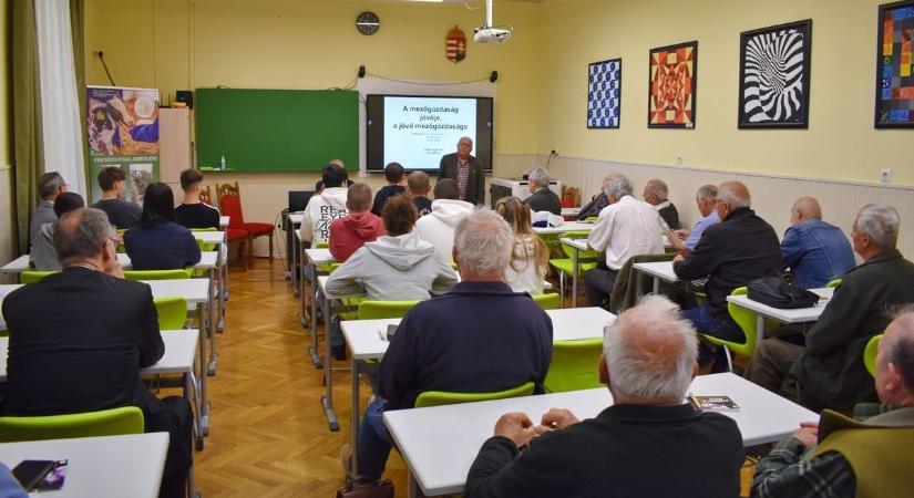 Nem akármilyen bizottság alakult Szentlőrincen