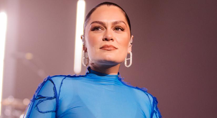 Mellrákkal küzd Jessie J, műtétre készül a brit énekesnő