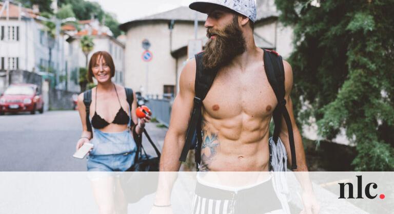 Súlyos bírságokat kaphatnak a fürdőruhás turisták