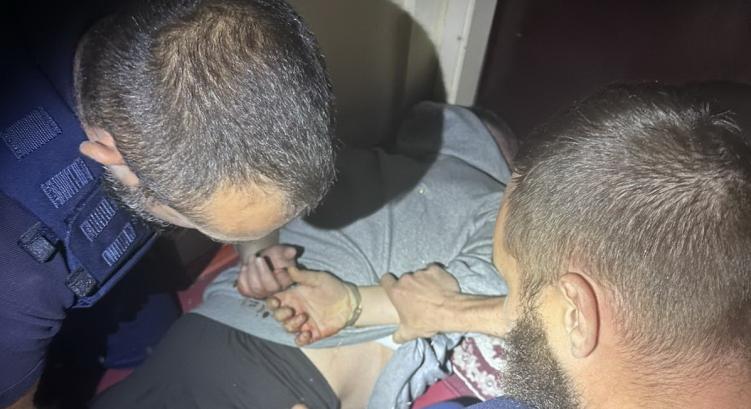Édesanyját szúrta meg késsel