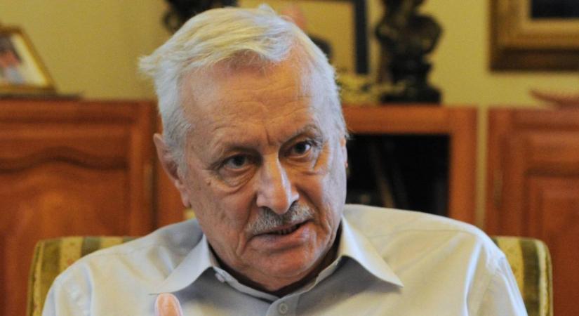 A kormány repülőrajtja egy pénzügyi mocsárból indult