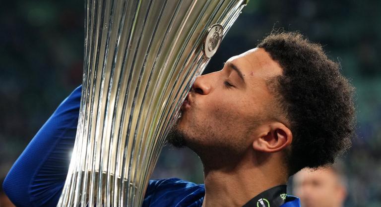 A Chelsea 2,4 milliárdot fizet azért, hogy ne maradjon náluk a támadó