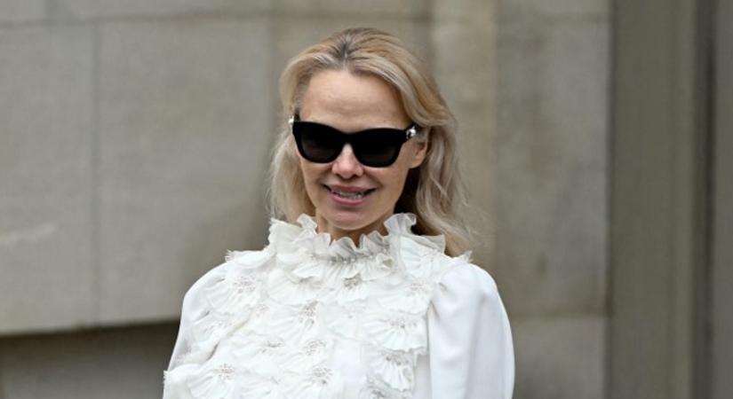 Ezt a kertet te is elfogadnád – Pamela Anderson gyönyörű, európai hangulatú kertje