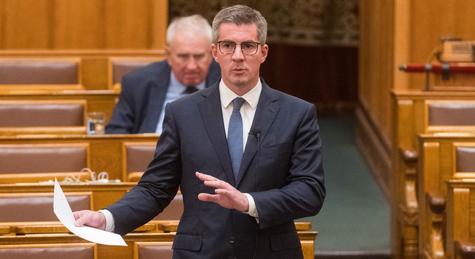 Megijedtek a megfélemlítési törvénytől? A Fidesz szavazás helyett még dolgozik a szövegen