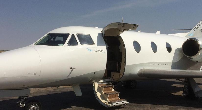Több millió forintért reptette luxusgéppel Afrikába a jobbikosokat egy orosz kémgyanús cég