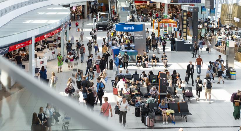 Ég és föld a különbség a Budapest Airport és a reptéri dolgozók elképzelései között így, a nyár elején
