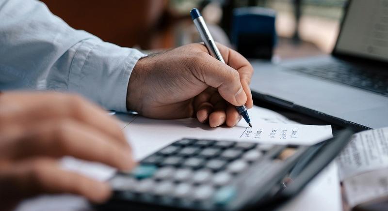 Tízezrével bújtatják az adós cégeket: 47 ezer vállalkozás 2440 címen, 30 milliárd lejes adótartozással