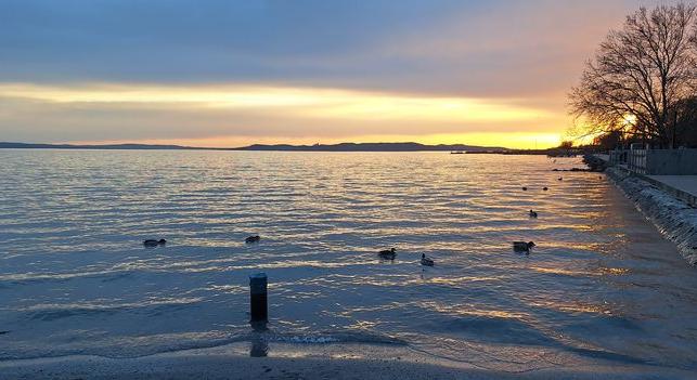 BALATON – Felgyorsult a víz melegedése