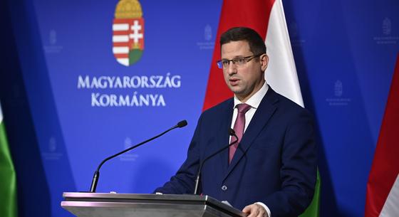 Az ellehetetlenítési törvény csúszik, a kormányinfó nem – élőben Gulyás Gergely sajtótájékoztatójáról