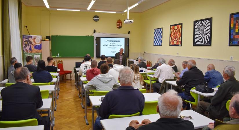 Agrármérnök az emlékbizottság élén