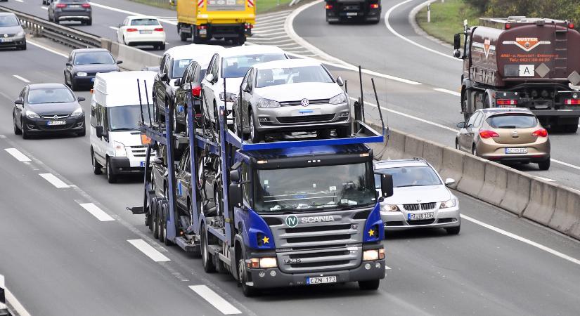 Meglepő fordulat a pünkösdi kamionstopnál – éjszakánként mégis járhatnak a kamionok!