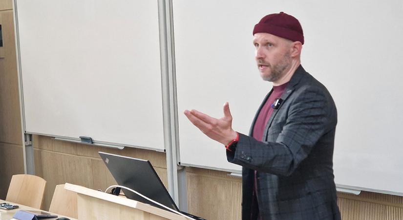 Sokkoló dolgokat mondott Debrecenben az AI-ról az ismert jövőkutató