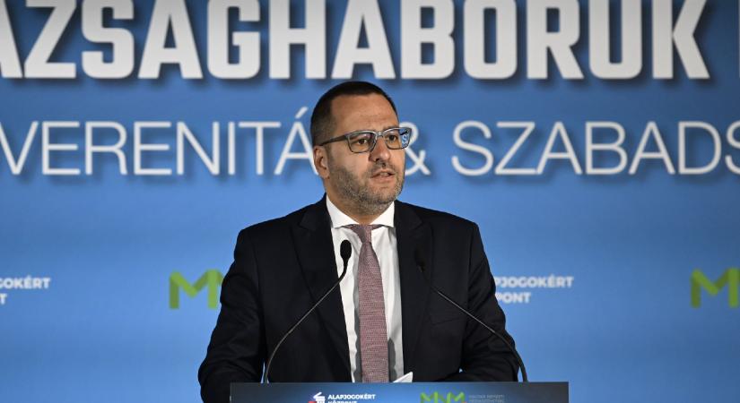 Üres címlappal tiltakozik két budapesti lap