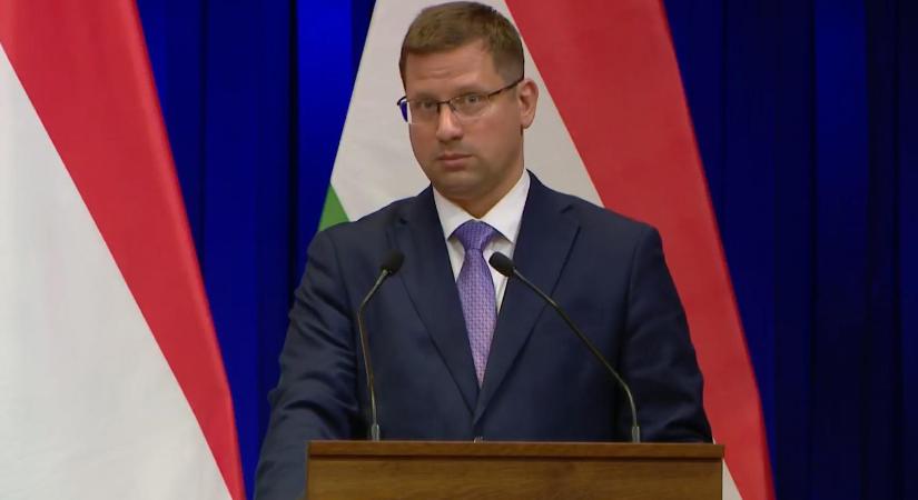Gulyás Gergely szerint az illetékes államtitkár nem visel felelősséget a szolnoki befogadó otthon túlzsúfoltságáért