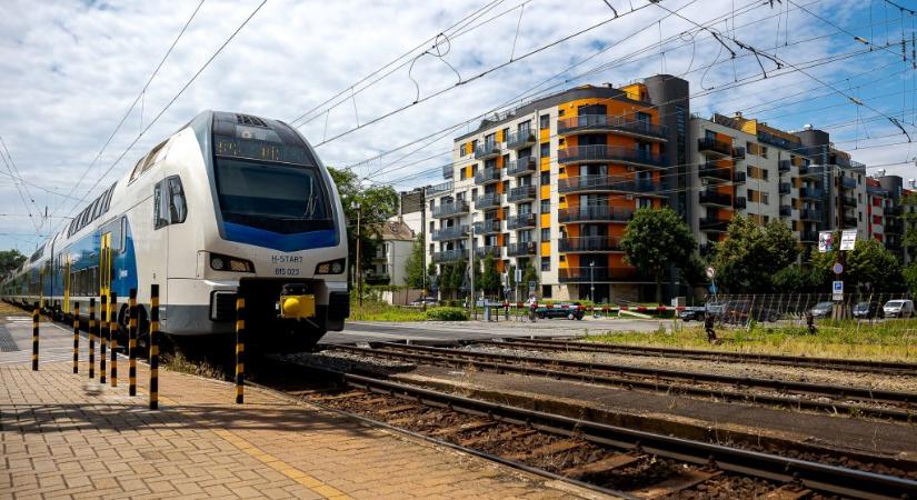 Három nap alatt 13 millió forintot fizetett a MÁV az utasainak a késések miatt