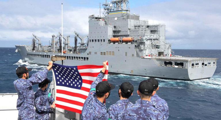 Az Amerikai Haditengerészet átkereszteli meleg veteránjáról elnevezett hajóját
