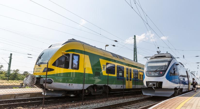 Vallott a MÁV-vezér: már az első napokban súlyos milliókat fizettek vissza a késések miatt
