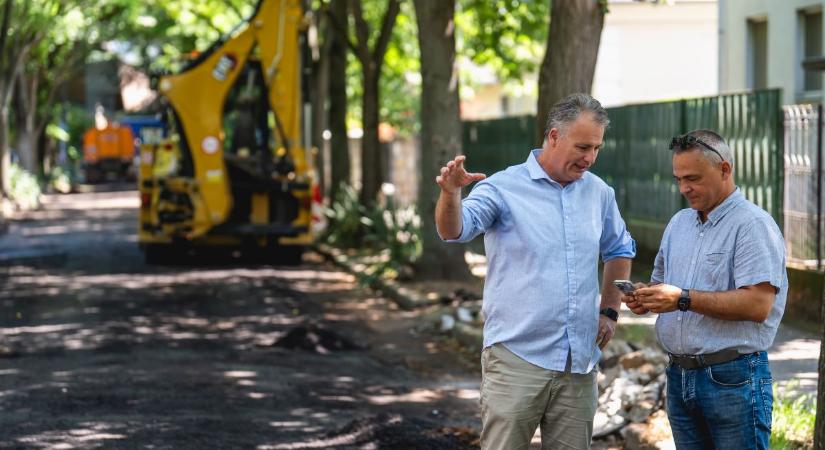 Folytatódnak az útfelújítások Debrecenben, ebben az utcában gyújthatnak most örömtüzet a lakók