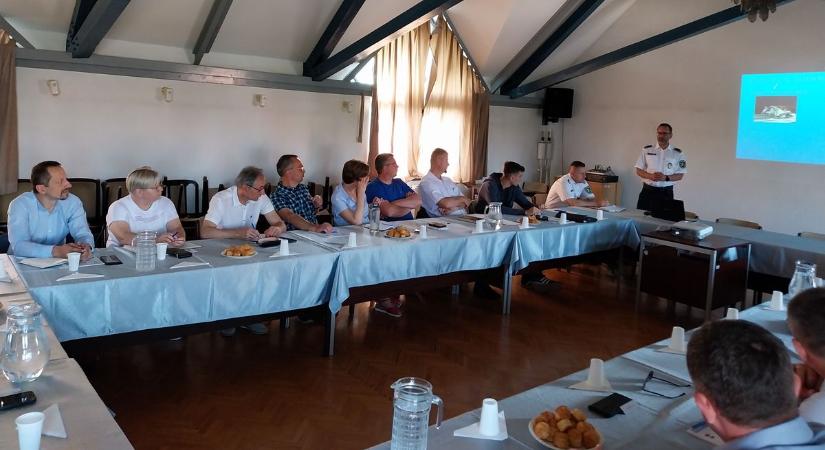 Új lendületet kapott a fehérvári balesetmegelőzési bizottság: driftelők, vasúti tragédiák, KRESZ-vita volt a téma