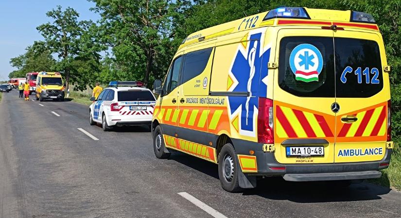 Súlyos sérüléssel, mentőhelikopterrel szállították kórházba a sofőrt – galériával