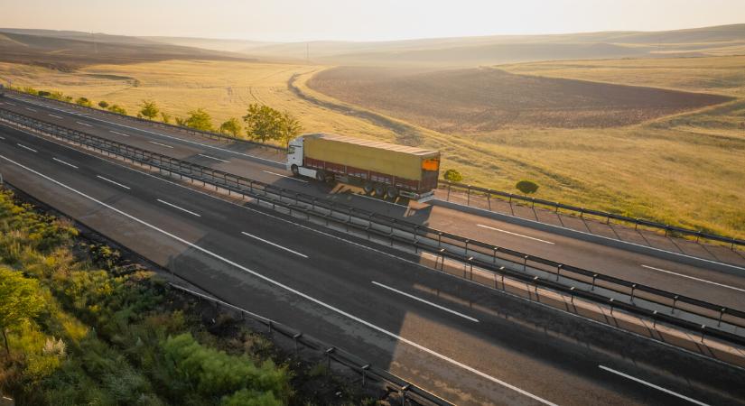Részlegesen feloldják a kamionstopot a pünkösdi hétvégén