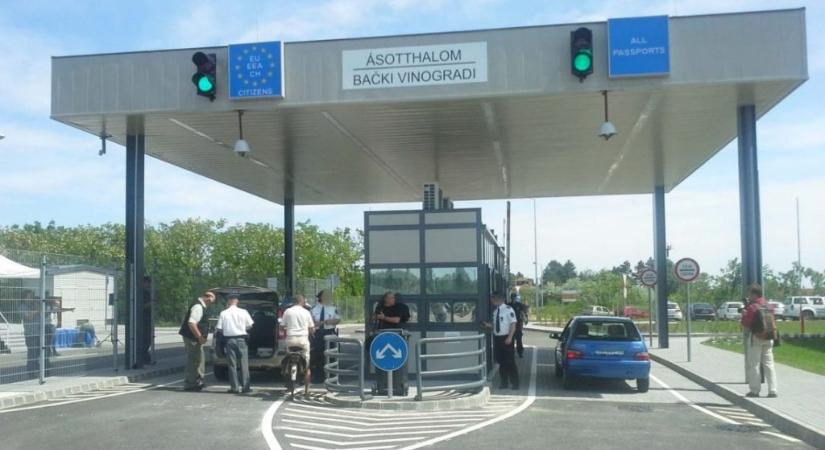 Meghosszabbított nyitvatartással dolgozik a Királyhalom-Ásotthalom átkelő a hétvégén