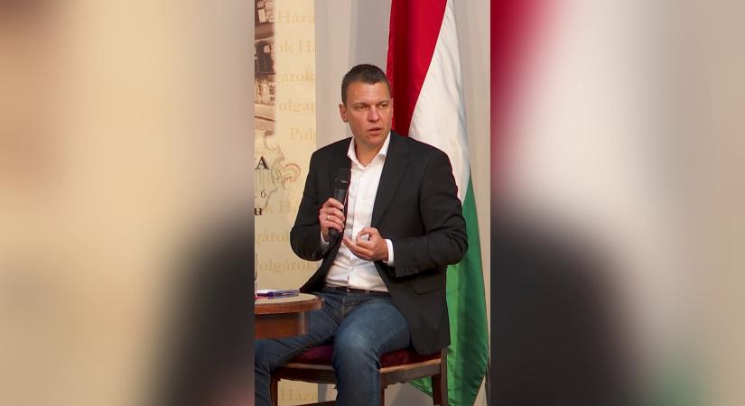 Menczer Tamás: Magyar Péter kijevi útját egy ukrán kém, Tseber Roland szervezte  videó