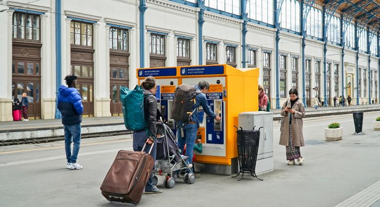 Három nap alatt tíz millió forintot térített vissza az utasoknak a MÁV