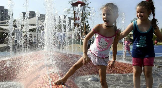 Nem fogunk fázni a következő napokban: Másodfokú hőségriasztást adtak ki csütörtöktől